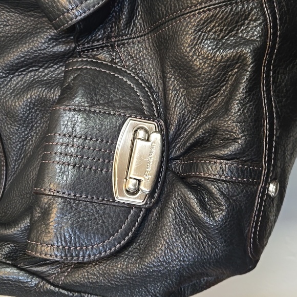 B. Makowsky Black Leather Shoulder Bag With Animal Print Lining - Picture 4 of 14